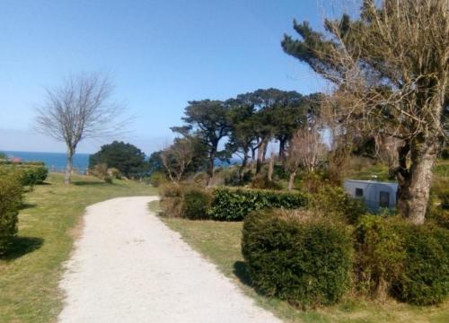 Les Hortensias grande tente familiale deux chambres et séjour vue mer sur camping nature