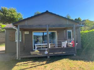 Camping Les Rives du Lac du Laouzas Rieumontagné 81320 Nages Midi-Pyrénées