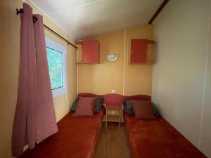 Logement 2 chambres avec jacuzzi sur terrain en pleine nature