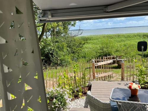 Luxuswohnwagen Dreamer mit Achterwasserblick