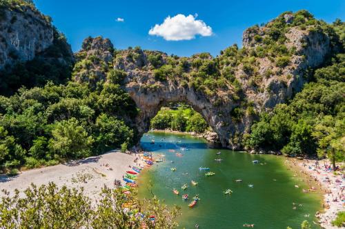 Camping maeva Escapades Le Casque Roi Salavas france