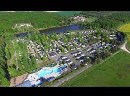 MHVACANCES 137 LOUE UN MH DE 2CH DANS UN CAMPING 4 ETOILES PROCHE CHATEAUX DE LA LOIRE et ZOO BEAUVAL