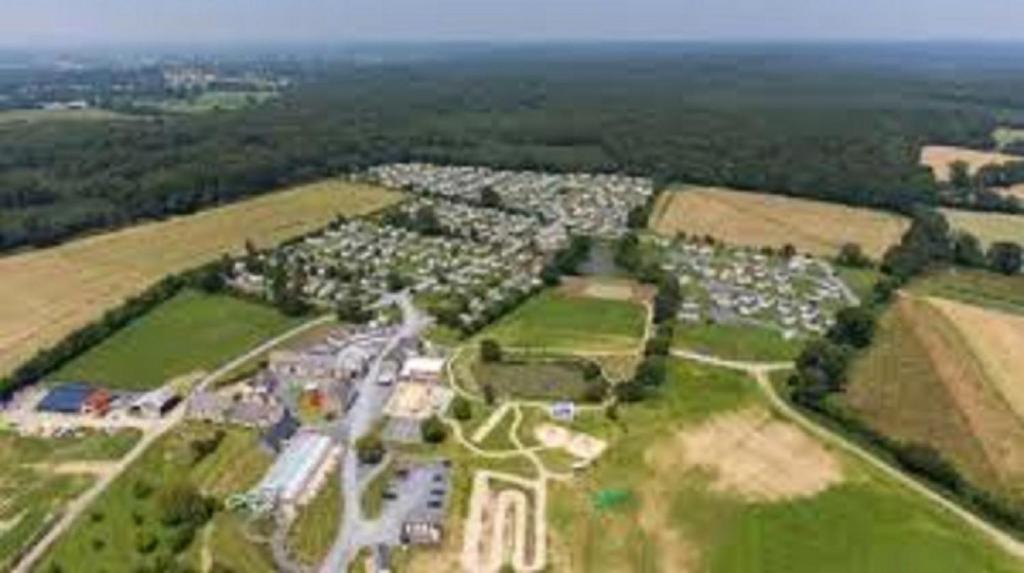 Camping MHVACANCES propose CAMPING 4 ETOILES en NORMANDIE Le Perron, 14490 Litteau 77340 Litteau