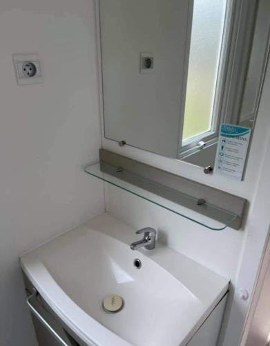 Mobil-home 3 chambres 800m de la plage et Surf