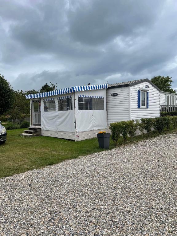 Camping Mobil-home 4/6 Personnes , terrasse couverte ,piscine chauffée . 4 Chemin du Clos Savoye 76370 Biville-sur-Mer