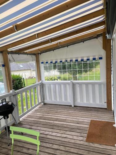 Mobil-home 4/6 Personnes , terrasse couverte ,piscine chauffée .