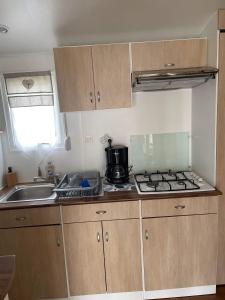 Mobil-home 4/6 Personnes , terrasse couverte ,piscine chauffée .