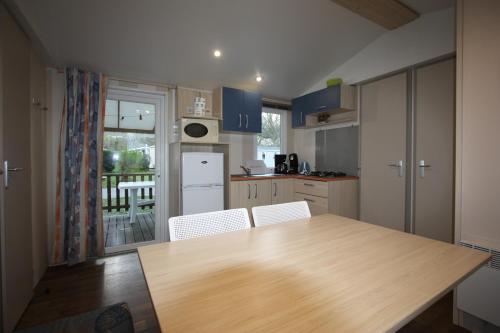 MOBIL-HOME 6 PERSONNES CAMPING EUROLAC BORD LAC AUREILHAN