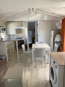 MOBIL-HOME 8 10 Personnes Camping Le Bois dormant