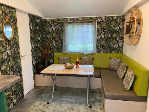 Mobil-home agréable au pieds du lac de Passy