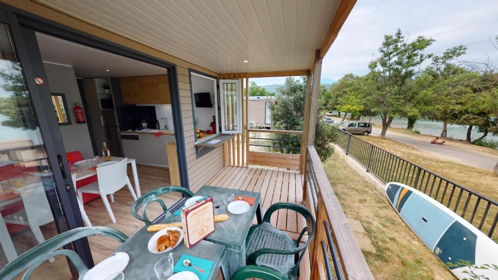 Camping Mobil Home - Cottage N°30 RD 27 84240 Sannes