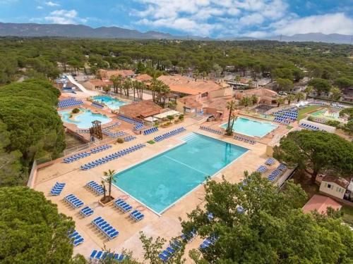 Mobil-home dans Camping L'Oasis 5 étoiles à Puget-sur-Argens