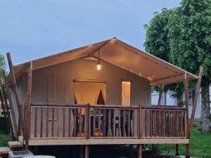Mobil-home, hotelier, tente safari wood lodge