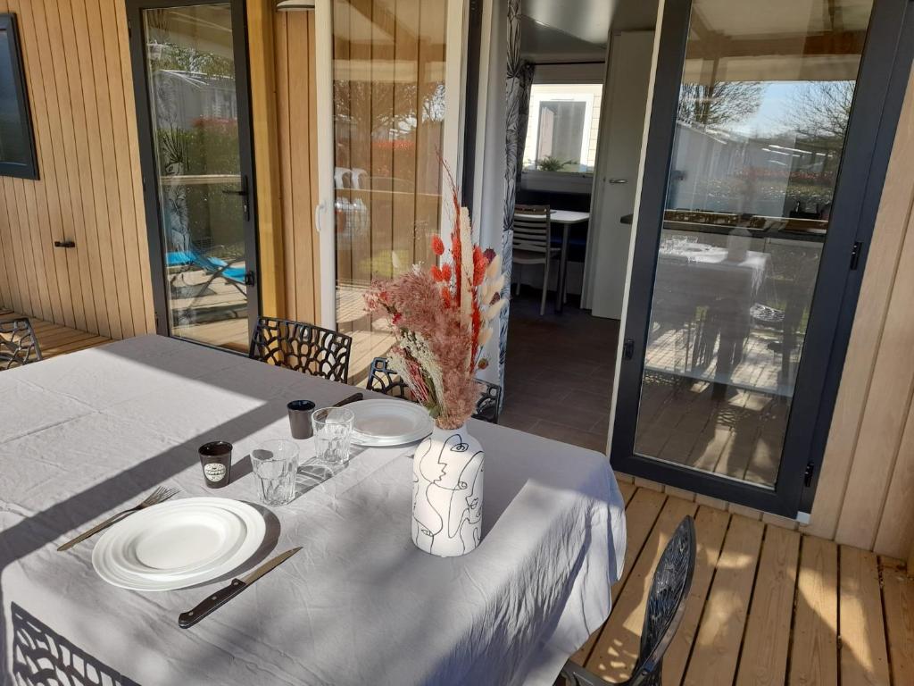 mobil home neuf dans camping 4* avec piscine 2 La Tabardière, 44770 La Plaine-sur-Mer