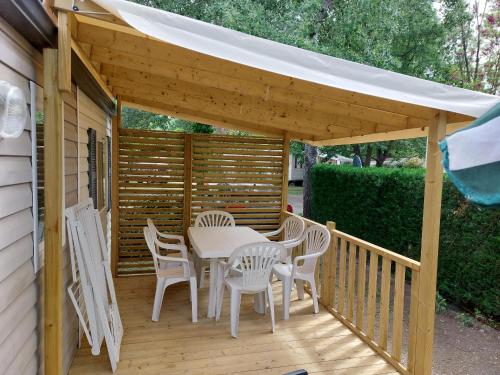 mobil home tout confort 6 personnes climatisé au pied du Luberon