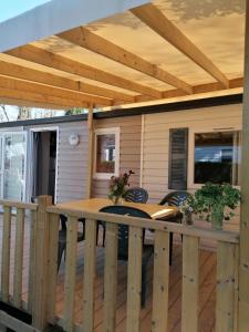 mobil home tout confort 6 personnes climatisé au pied du Luberon