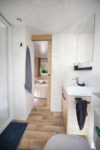 Mobile home 3 chambres 2 salles de bains dans camping 4 étoiles aux charmettes MH k168