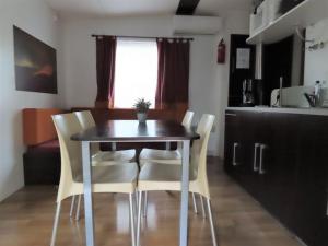 Mobile home 6-pers Camping Leï Suves-Côtes d'Azur-including airco