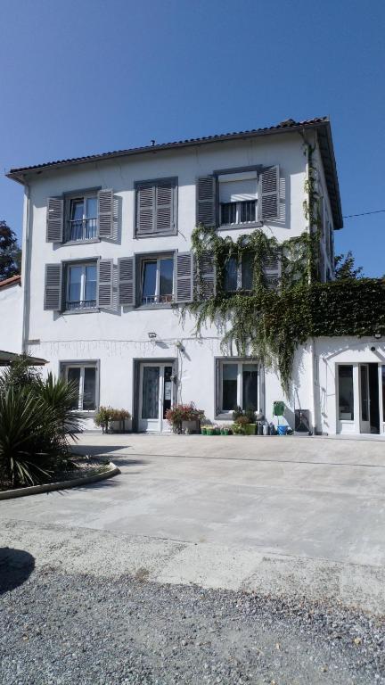 Mobile Home at La Petite Lande 24800 Pierrefiche
