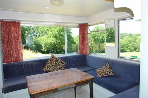 Mobile Home auf Campingplatz mit Naturbadesee