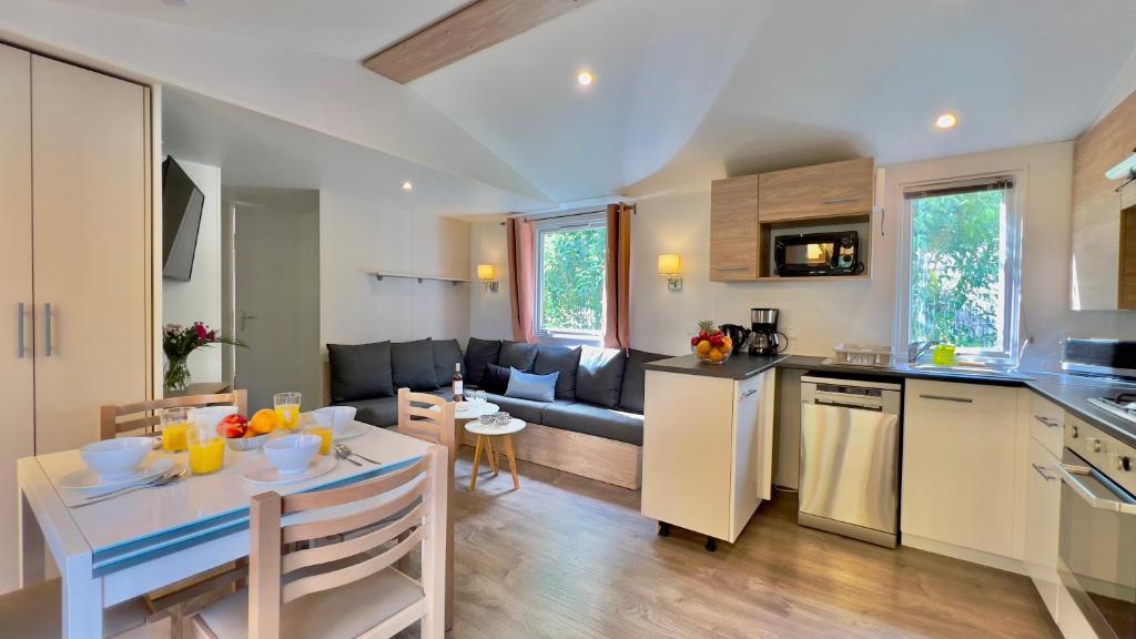 Mobile-Home Fleur d'Azur Camping Siblu 4**** 2399 Rue de Montourey, 83600 Fréjus