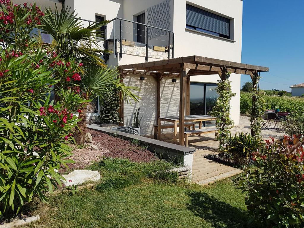 Mobile Ht de gamme dans camping **** des Pierres Couchées 44250 Saint-Brévin-les-Pins