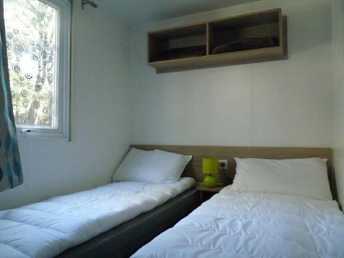 Mobile Ht de gamme dans camping **** des Pierres Couchées