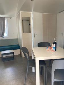 MOBILHOME 6 PERS DANS CAMPING AVEC PISCINE
