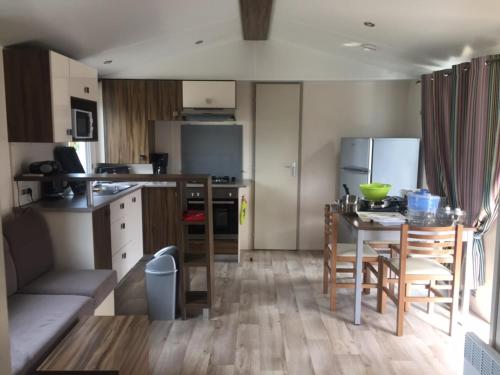 Mobilhome dans un village 4*