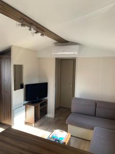 Mobilhome dans un village 4*