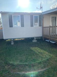 Mobilhome dans un village 4*