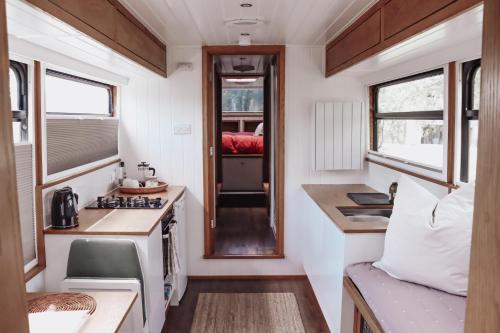 Modern rural retreat for 2 on cosy converted bus