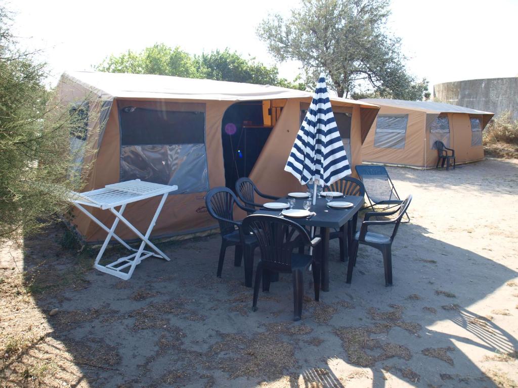 Camping Oh! Campings La Brise BP 74 Rue Marcel Carrière 13460 Les Saintes-Maries-de-la-Mer