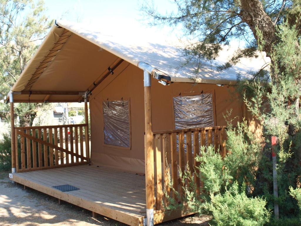 Camping Oh! Campings - Le Clos du Rhône 38 route d'Aigues Mortes 13460 Les Saintes-Maries-de-la-Mer