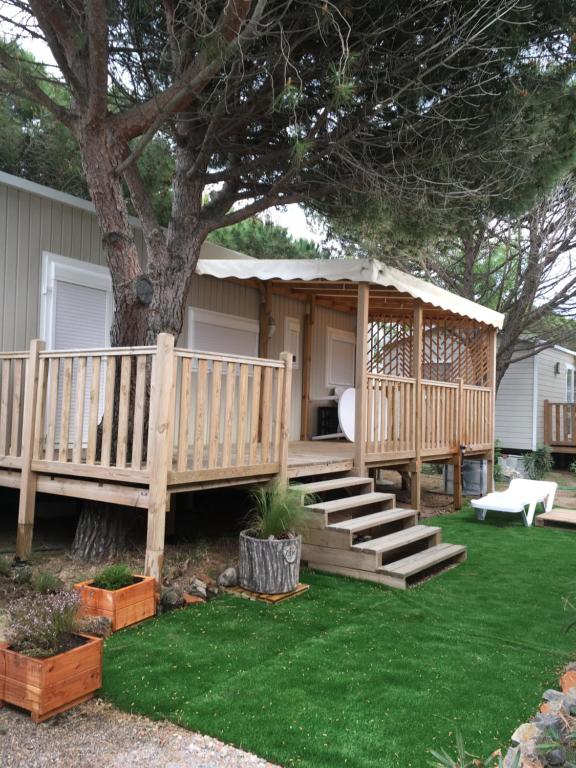 Camping PARTICULIER LOUE MOBILE HOME GAMME EXCELLENCE 6 PERSONNES CANET PLAGE Camping Mar Estang Voie des Flamands Roses Camping Mar Estang 66140 Canet-en-Roussillon