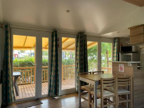 Perfect Family Mobile Home in Le Montourey Holiday Park Frejus