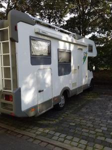 Preiswert übernachten im Wohnmobil in Nürnberg! ONLY Public Toilet available!