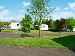 Camping Resort & Camping - Val de Braye 25 Rue du Val de Braye 72310 Bessé-sur-Braye Pays de la Loire