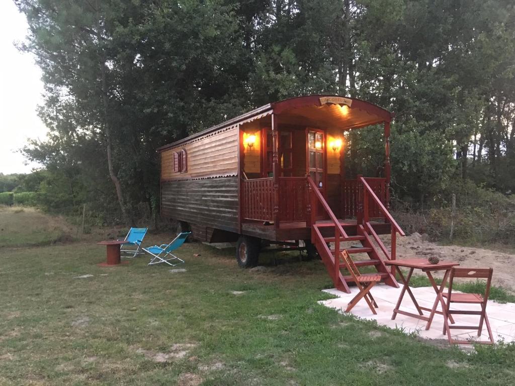 Camping Roulotte de charme 125 la garenne 33920 Saint-Vivien-de-Blaye