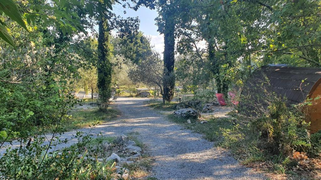 Camping Roulottes et Cabanes de Saint Cerice 300 chemin de Saint Cerice 07200 Vogüé