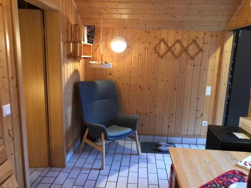 Schwedische Sommer Hütte unter Buchen