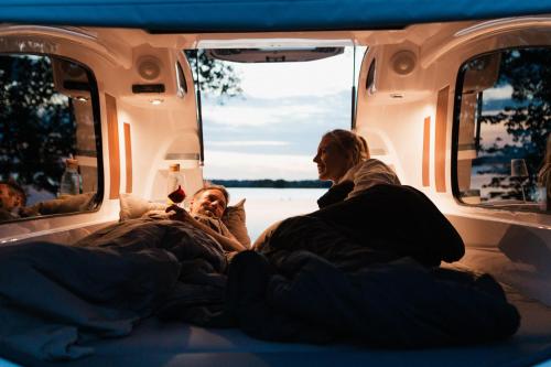 Sealander - Tiny Wohnwagen und Boot - Ferienwohnung Creutzig am Campingplatz Schachenhorn