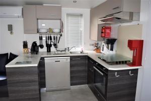Spacieux Mobil-home N°502 - 2 chambres - dans Camping 4 *