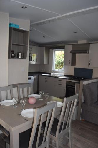 Spacieux Mobilhome 843 6-8pers de 45m² dans Camping 4*