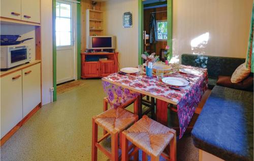 Stunning caravan in Casalabriva with 2 Bedrooms