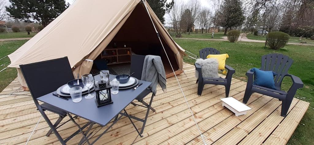 Camping Tente Bell au camping Hautoreille 6 Rue du Boutonnier 52360 Bannes