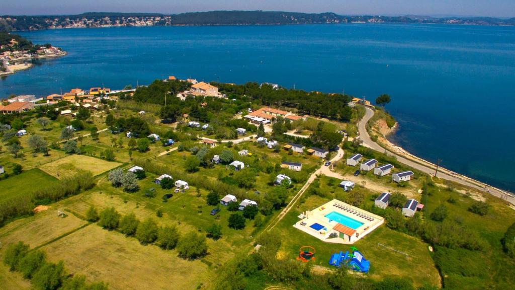 Camping Camping Tikayan Félix de la Bastide Allée de la Plage d'Arthur, 13920 Saint-Mitre-les-Remparts