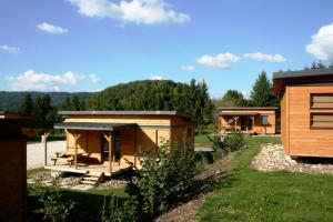 Camping ULVF Le Domaine d'Aucroix 33 Quai du Canal 25110 Baume-les-Dames Franche-Comté