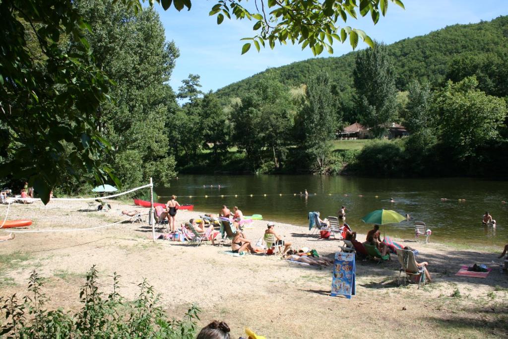 Camping Village Camping Les Vignes Le Méouré 46700 Puy-lʼÉvêque