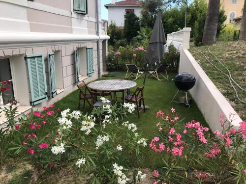 Cannes 2 pieces de 49 m2 ,piscine. Jardin privatif Cannes france